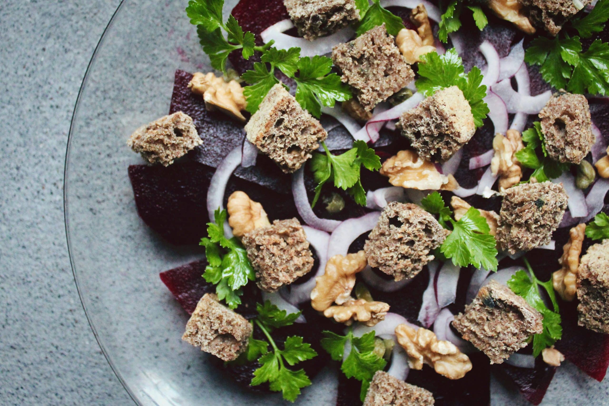 Quelles salades variées peuvent transformer vos repas en une explosion de saveurs ?